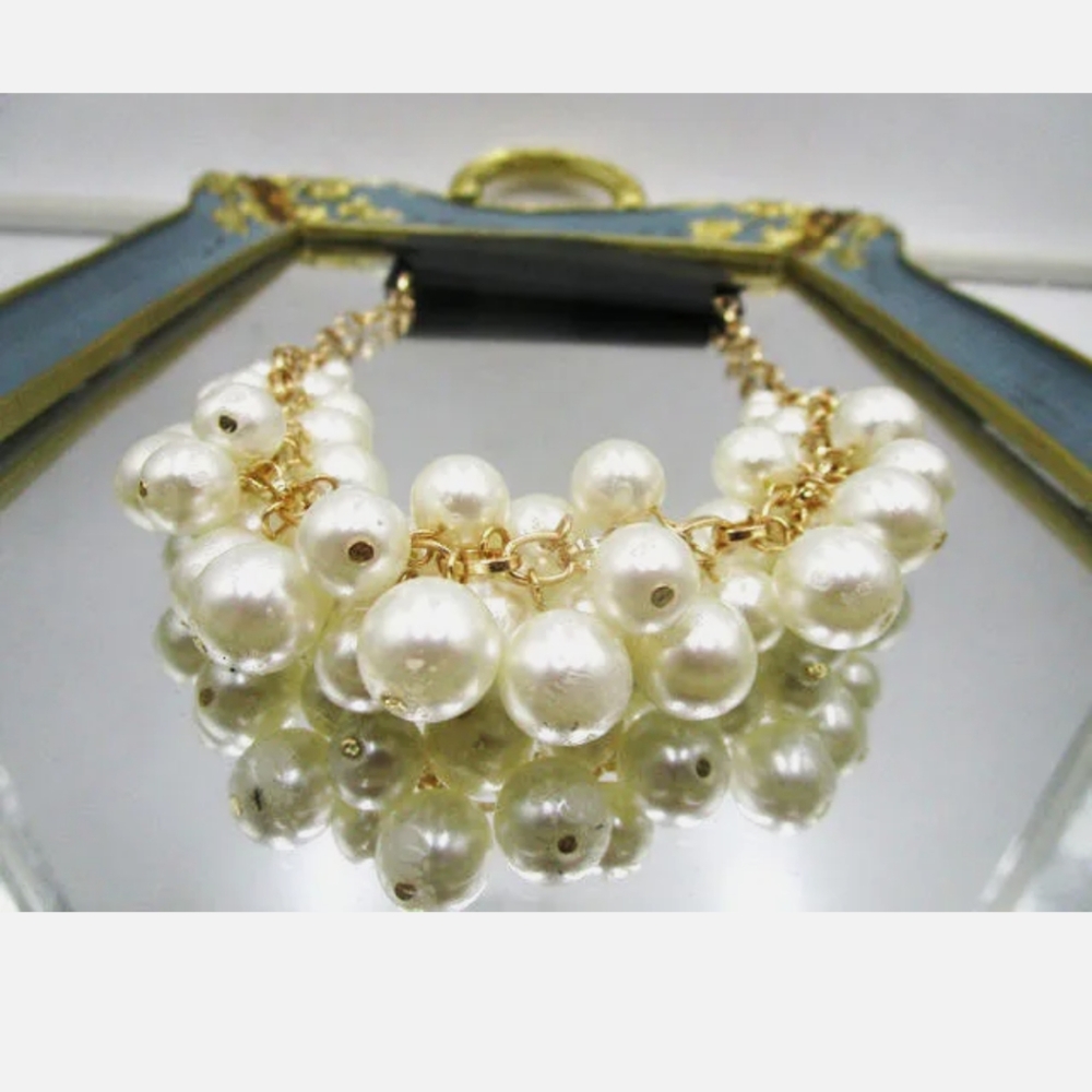 New faux pearl necklace
